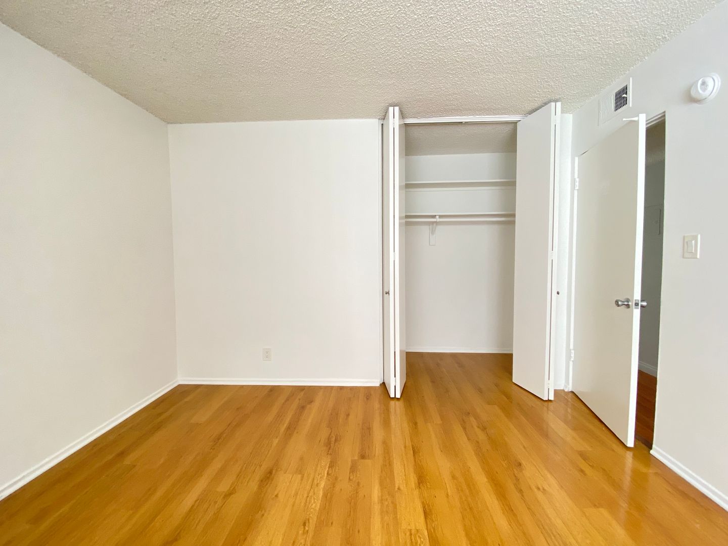 511 N Kenmore Ave 11 of 16
