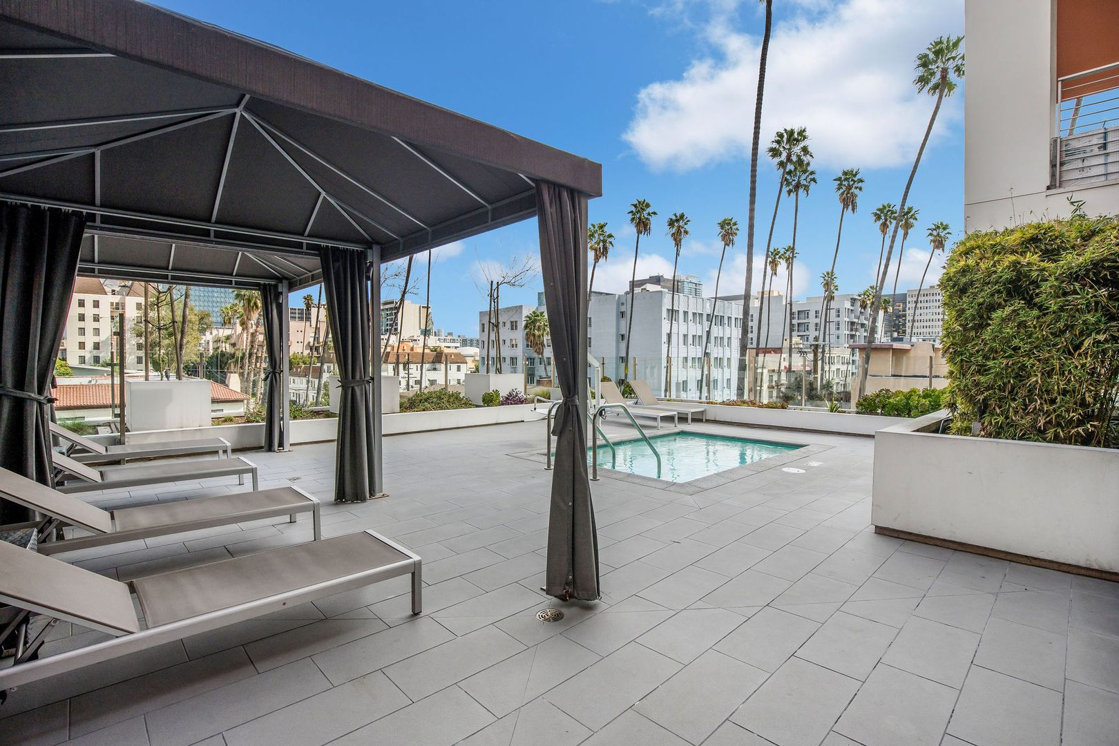 Los Angeles Apartment: 453 S Kenmore Ave