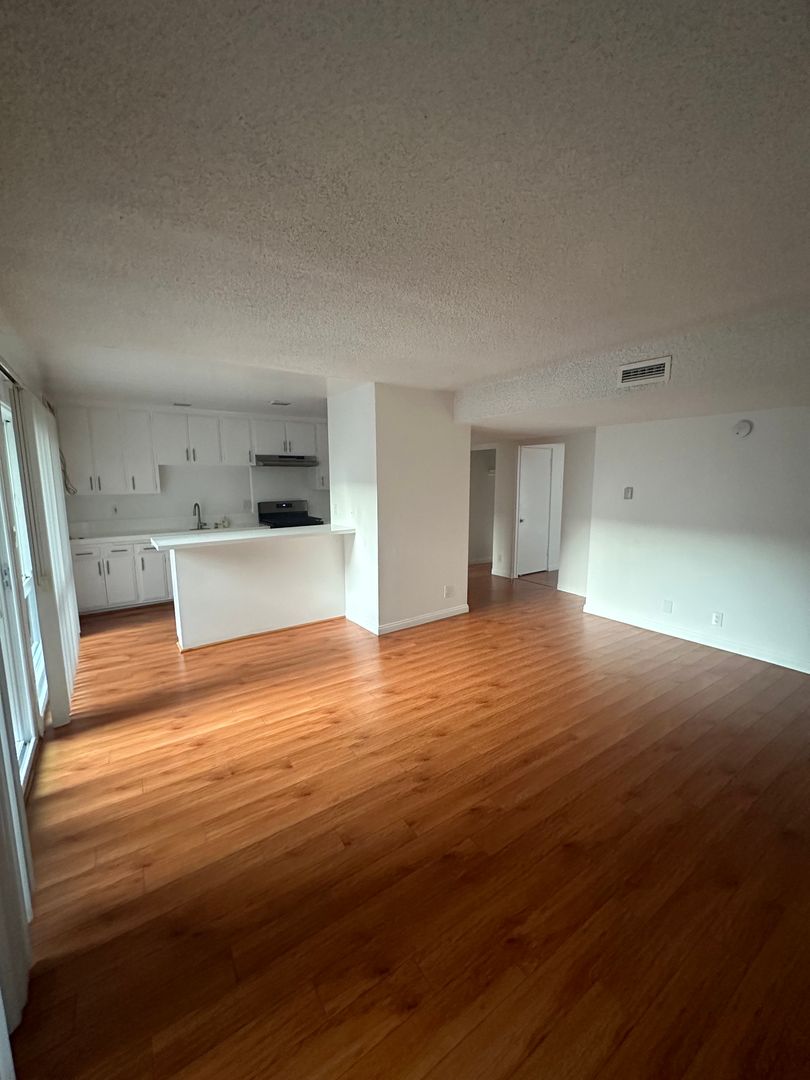 511 N Kenmore Ave 5 of 12