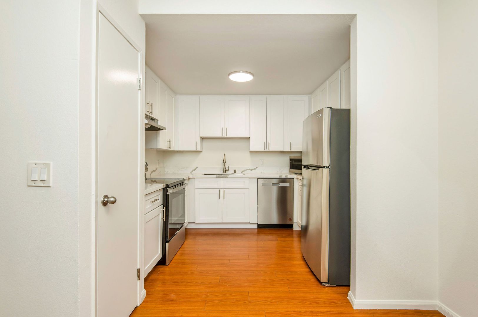 Venice Apartment: 2724 Abbot Kinney Blvd