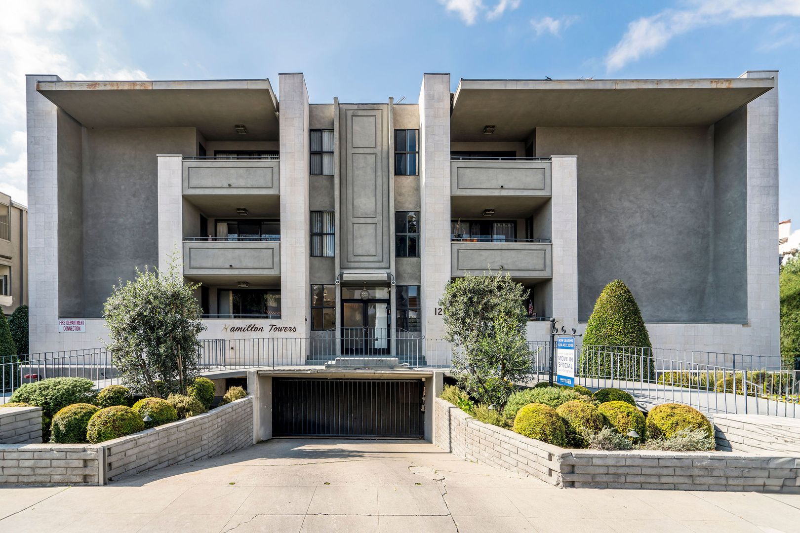 Beverly Hills Apartment: 121 N Hamilton Dr