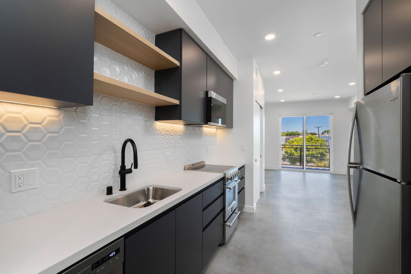 Los Angeles Apartment: 3450 W 43rd St