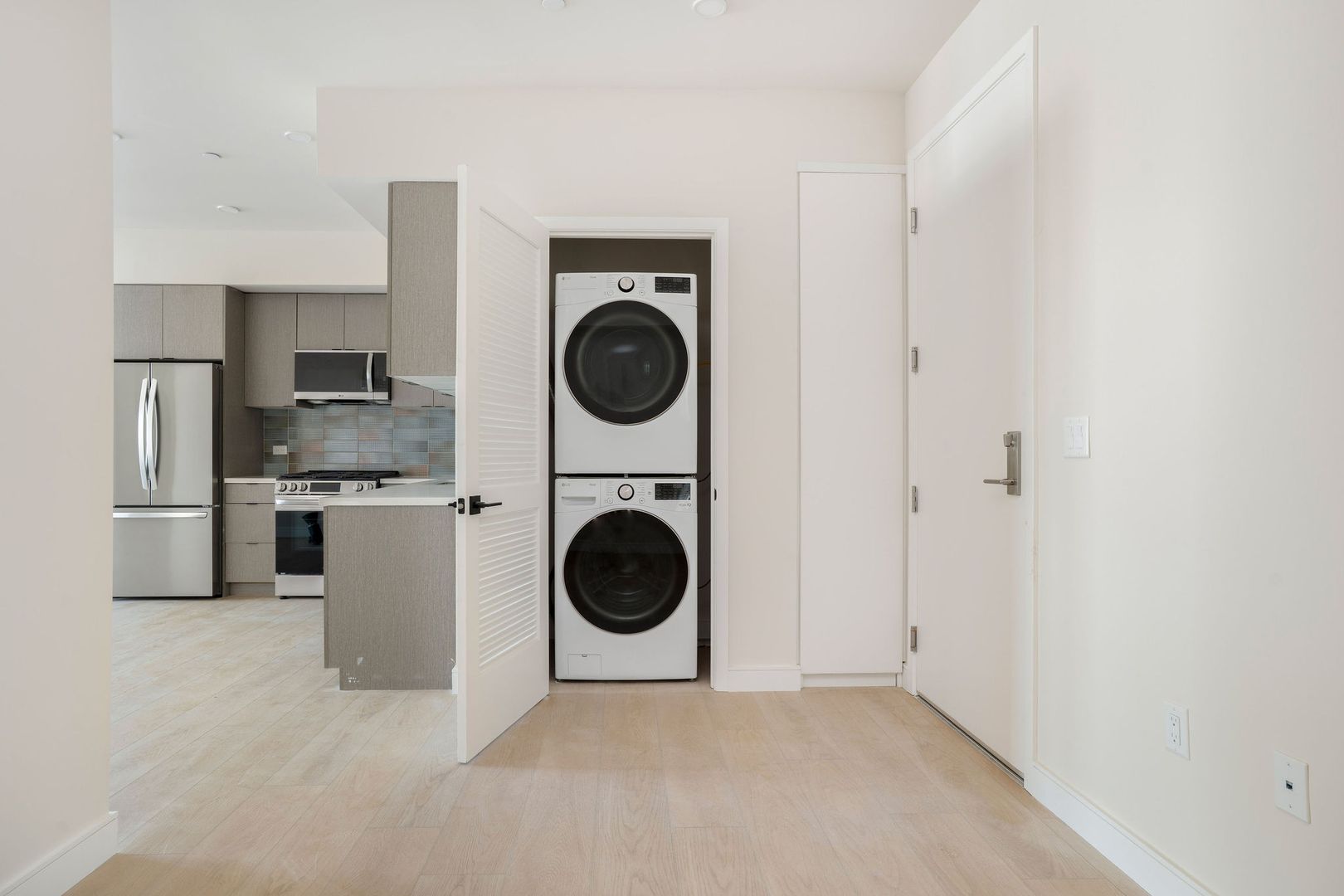 North Hollywood Apartment: 5320 Cartwright Ave