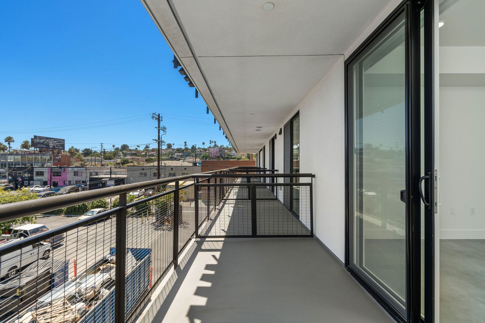 Los Angeles Apartment: 3450 W 43rd St
