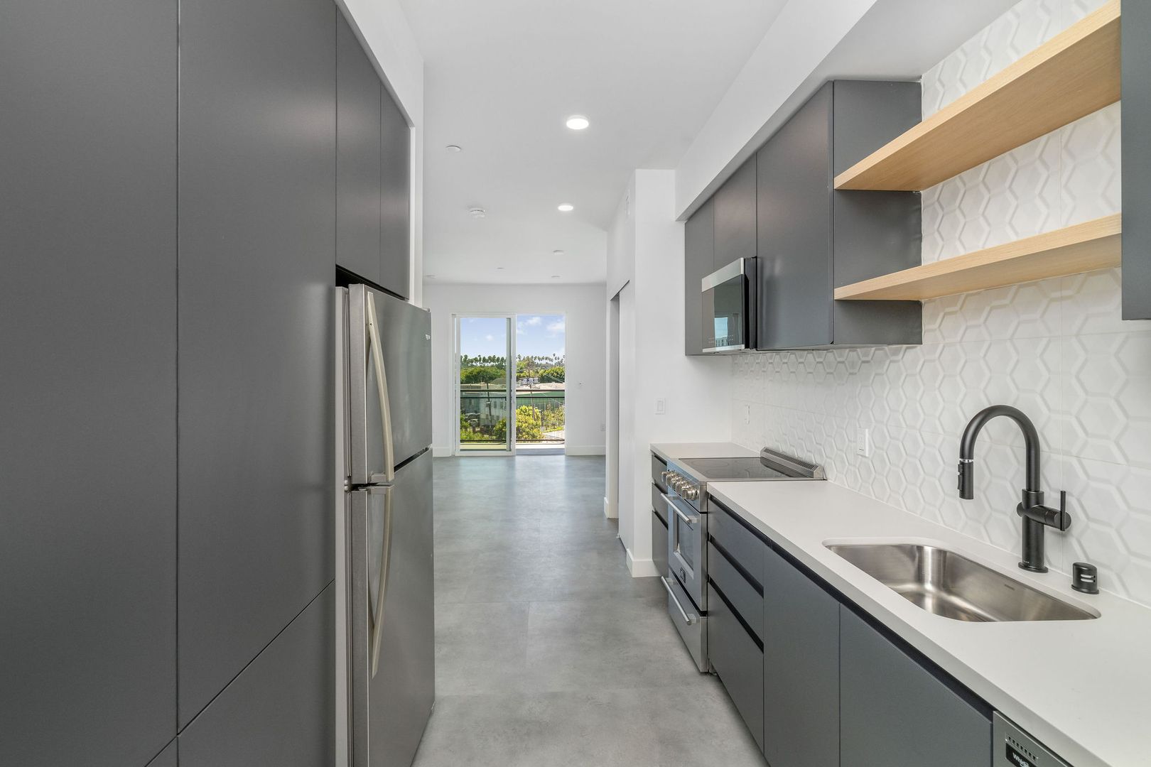 Los Angeles Apartment: 3450 W 43rd St