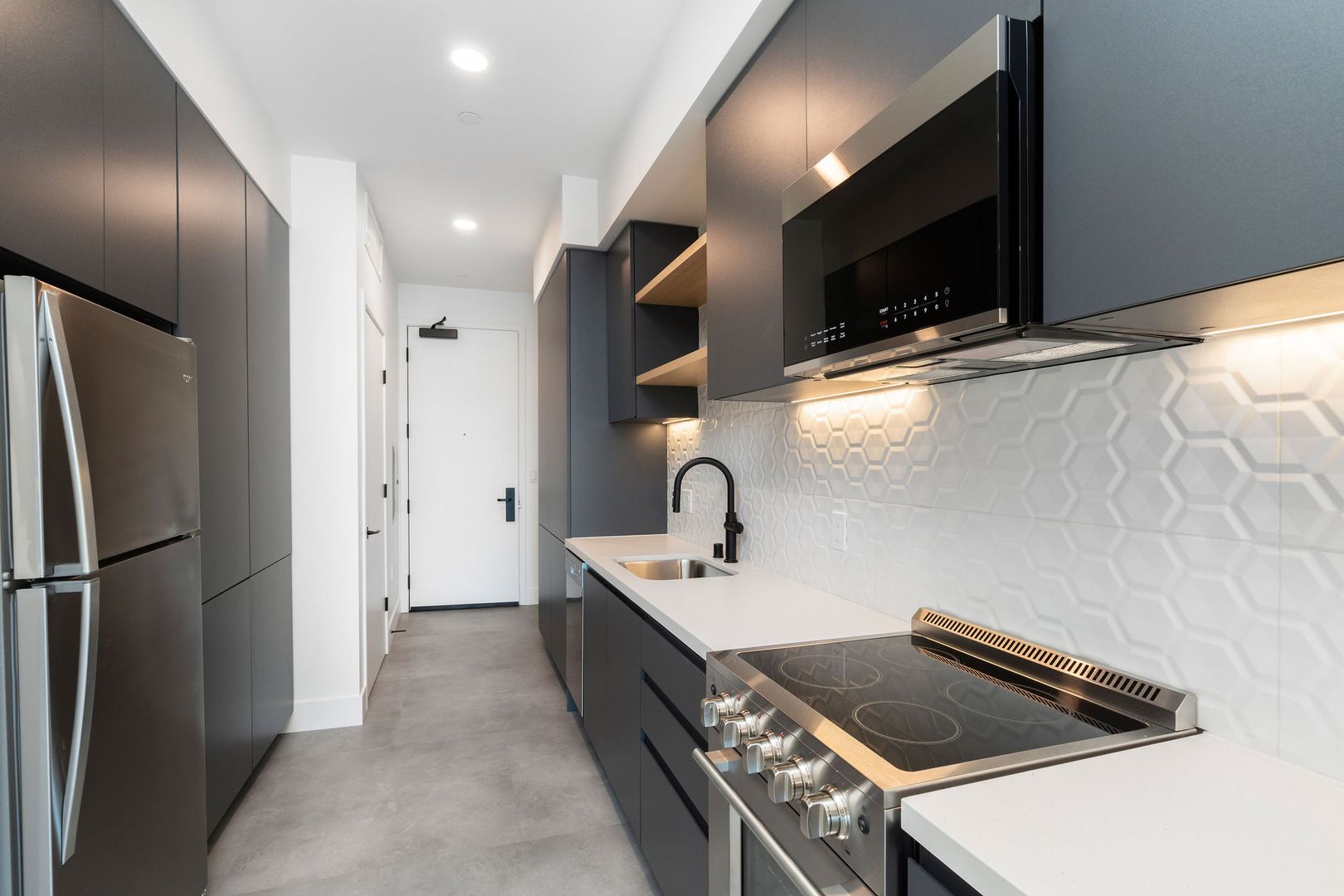 Los Angeles Apartment: 3450 W 43rd St