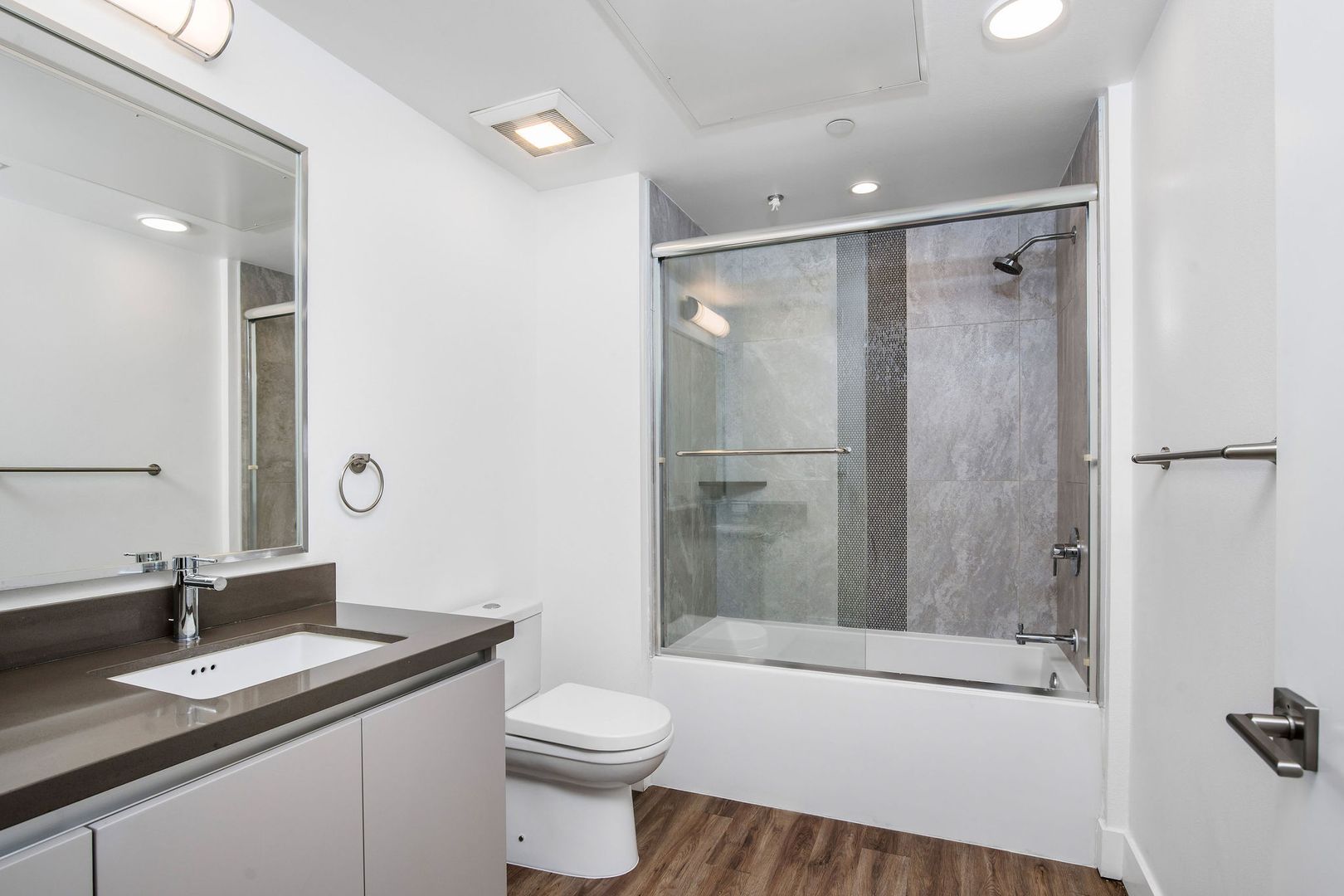 Los Angeles Apartment: 453 S Kenmore Ave