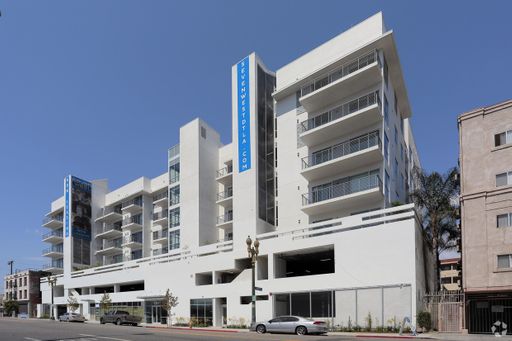 Seven West DTLA: Luxury 2Bed|2Bath ~ Parking Included ~ In-Unit Washer/Dryer – photo 1