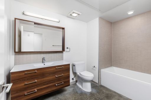 H Wood: Spacious 3bed|2bath in the heart of Hollywood~ In-unit Washer|Dryer ~ Private Balcony – photo 1
