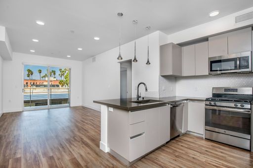 The Rhys: Penthouse Studio Apartment ~ Balcony ~ In-Unit Laundry ~ Parking Included ~ Prime Koreatown Location – photo 1