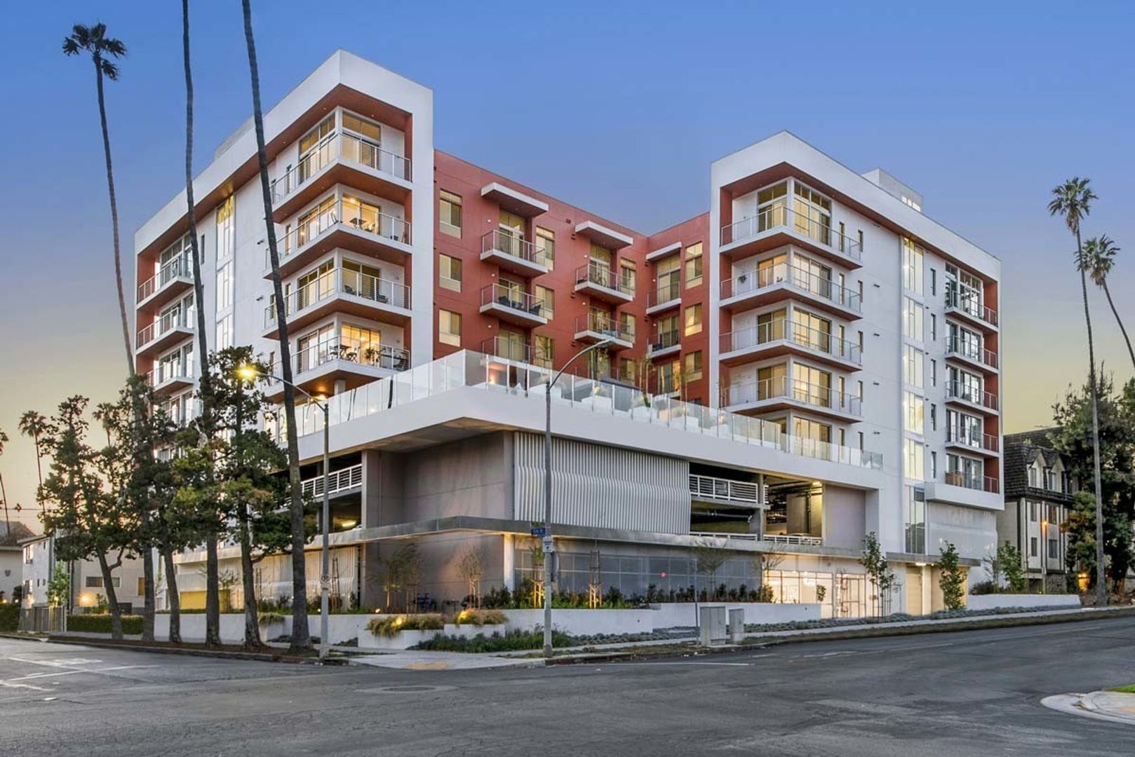 Los Angeles Apartment: 453 S Kenmore Ave