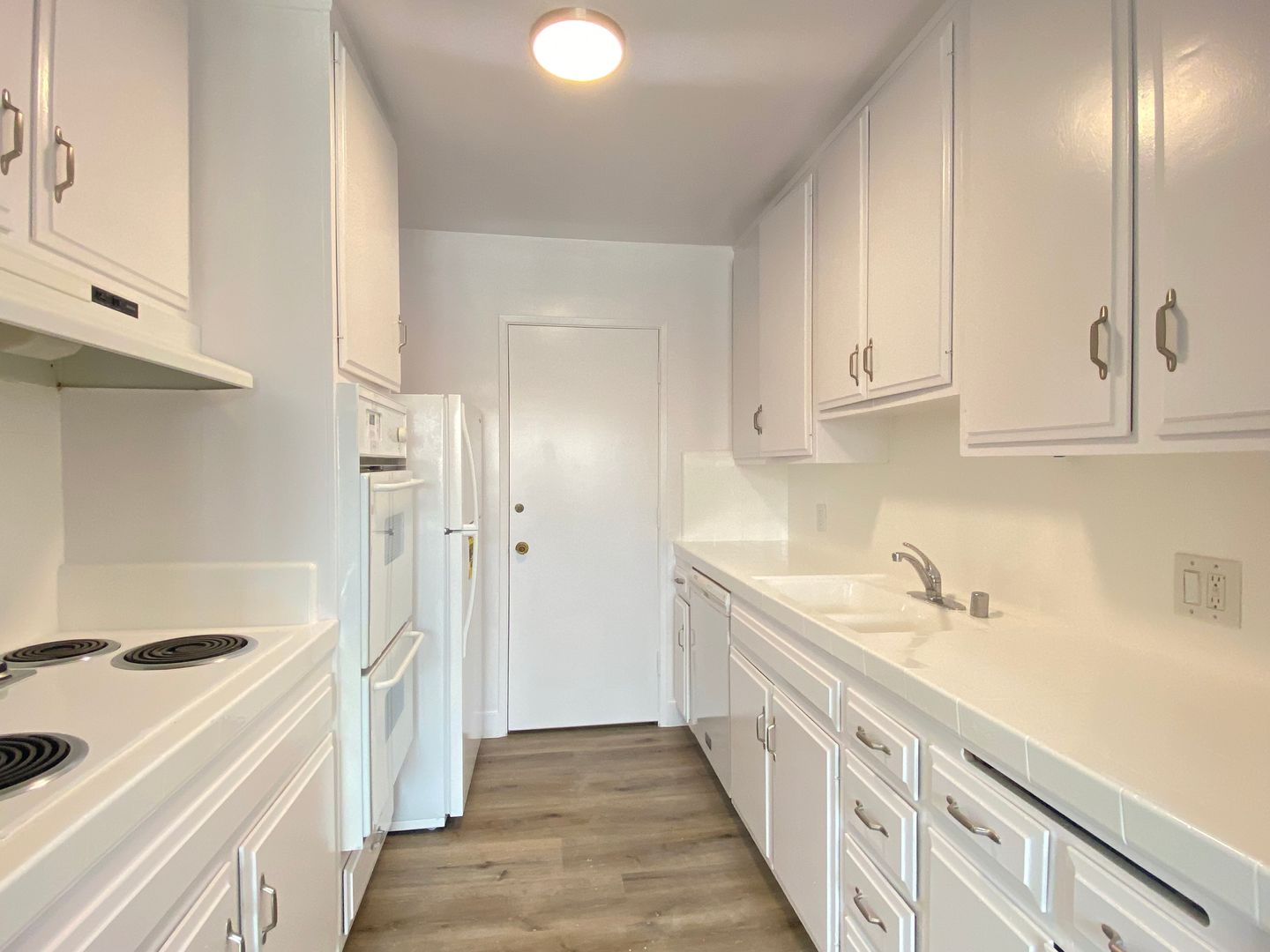 Los Angeles Apartment: 319 S Clark Dr