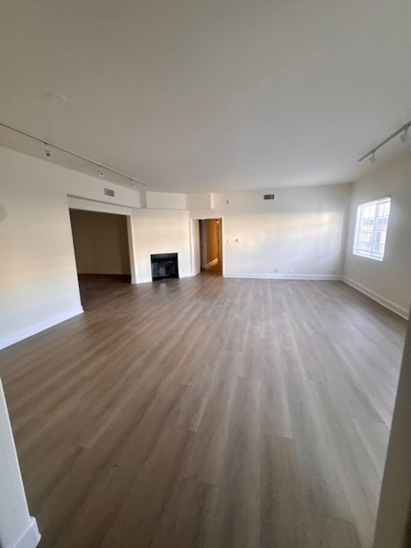 Los Angeles Apartment: 317 S Hamel Rd