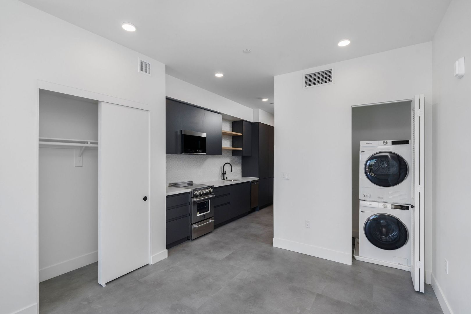 Laundry room at Bradley 43 (6 of 8)