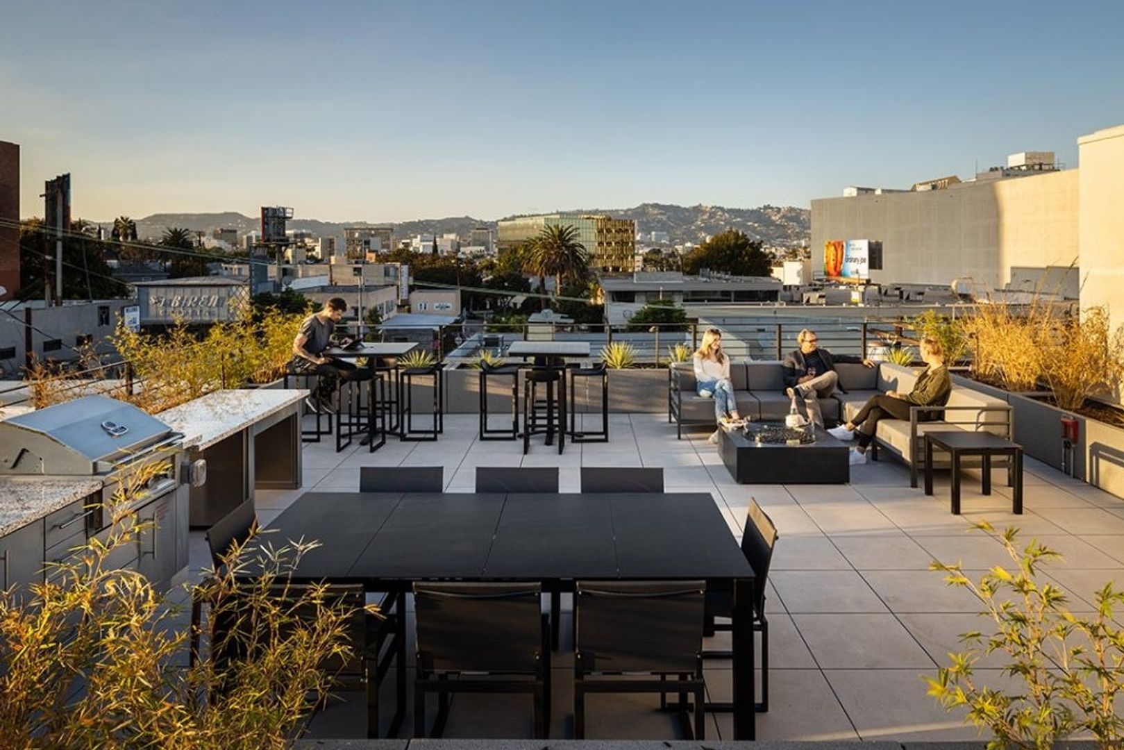 Los Angeles Apartment: 1415 Reeves St