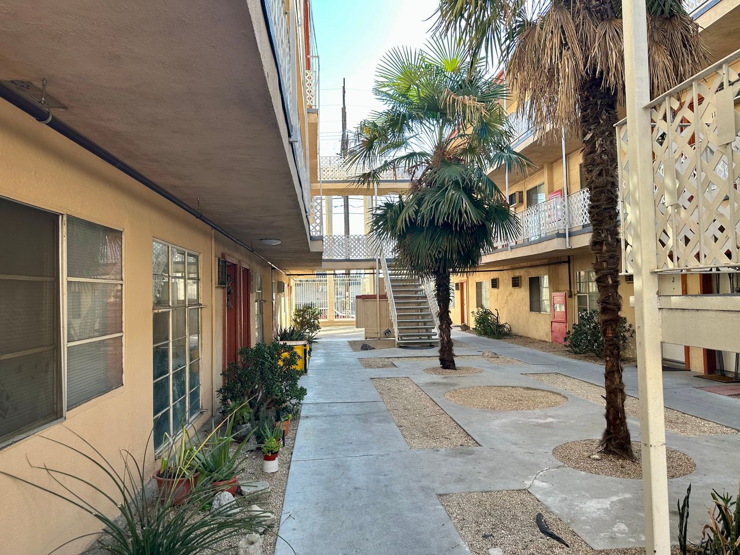 North Hills Apartment: 15525 Nordhoff St