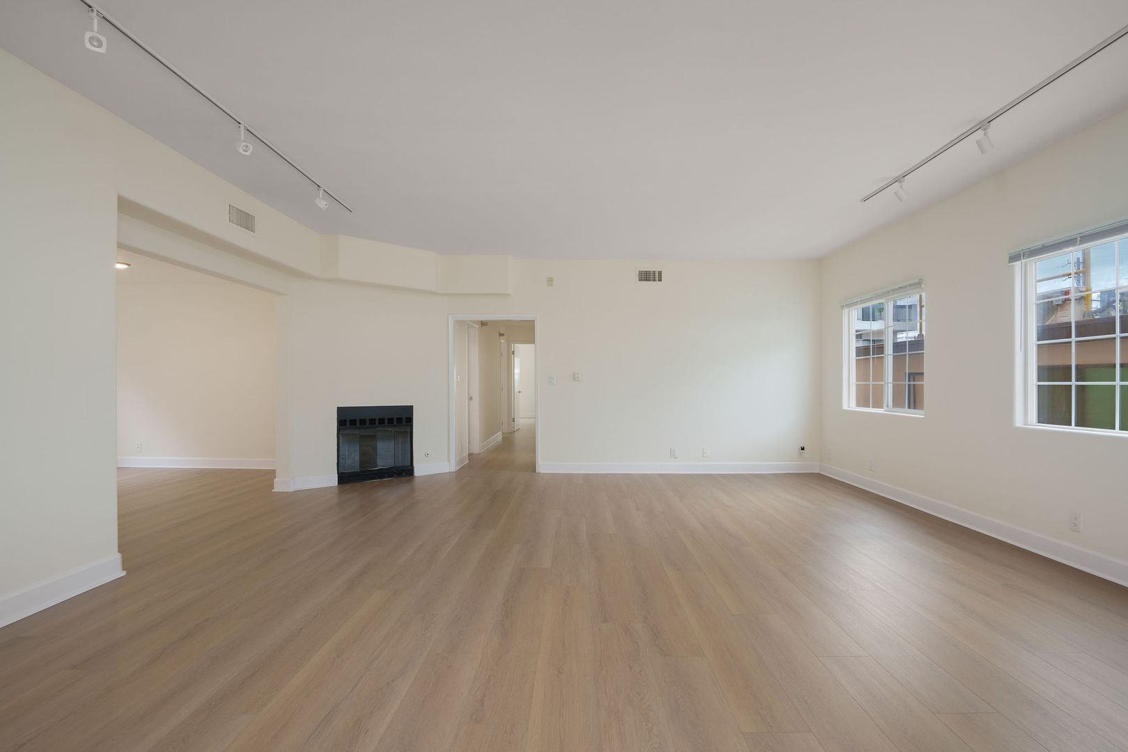 Los Angeles Apartment: 317 S Hamel Rd