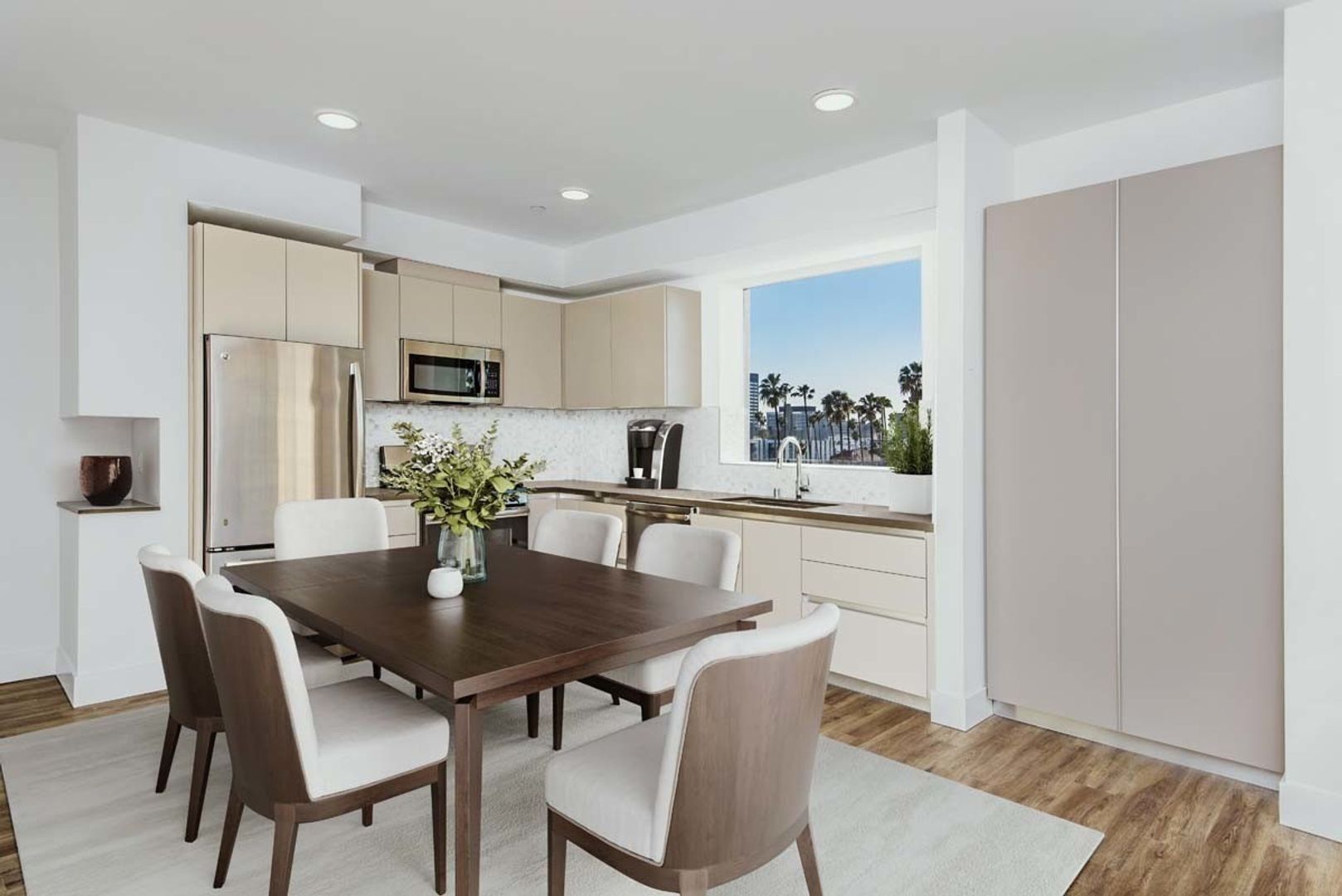 Los Angeles Apartment: 453 S Kenmore Ave