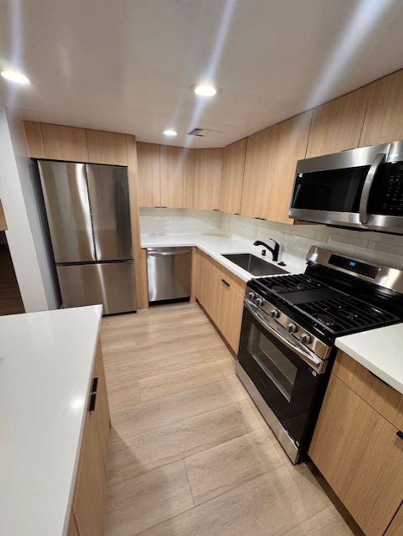 Los Angeles Apartment: 317 S Hamel Rd