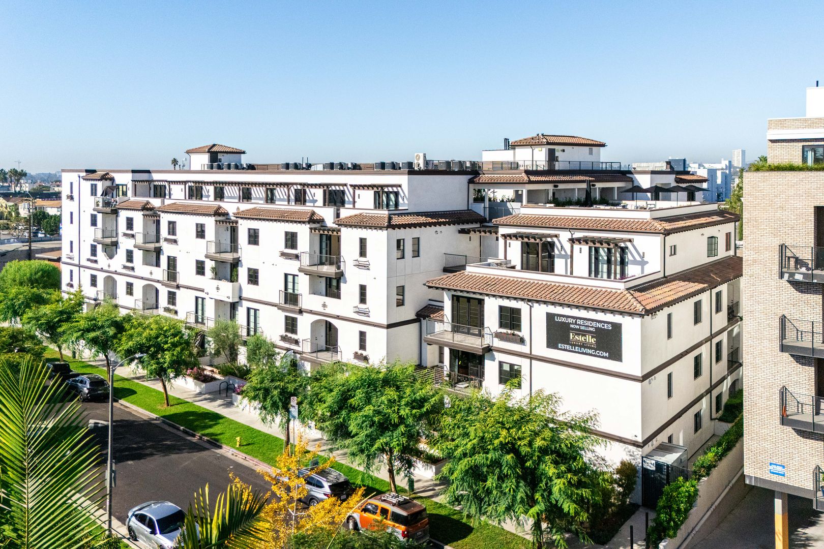 Los Angeles Apartment: 1333 S Orange Grove Ave