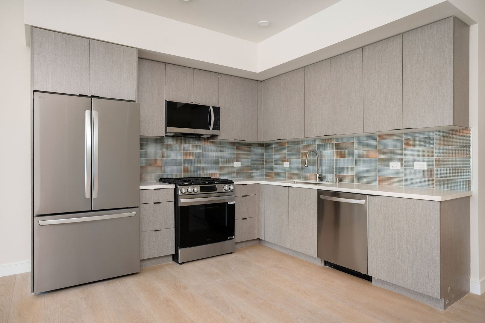 North Hollywood Apartment: 5320 Cartwright Ave