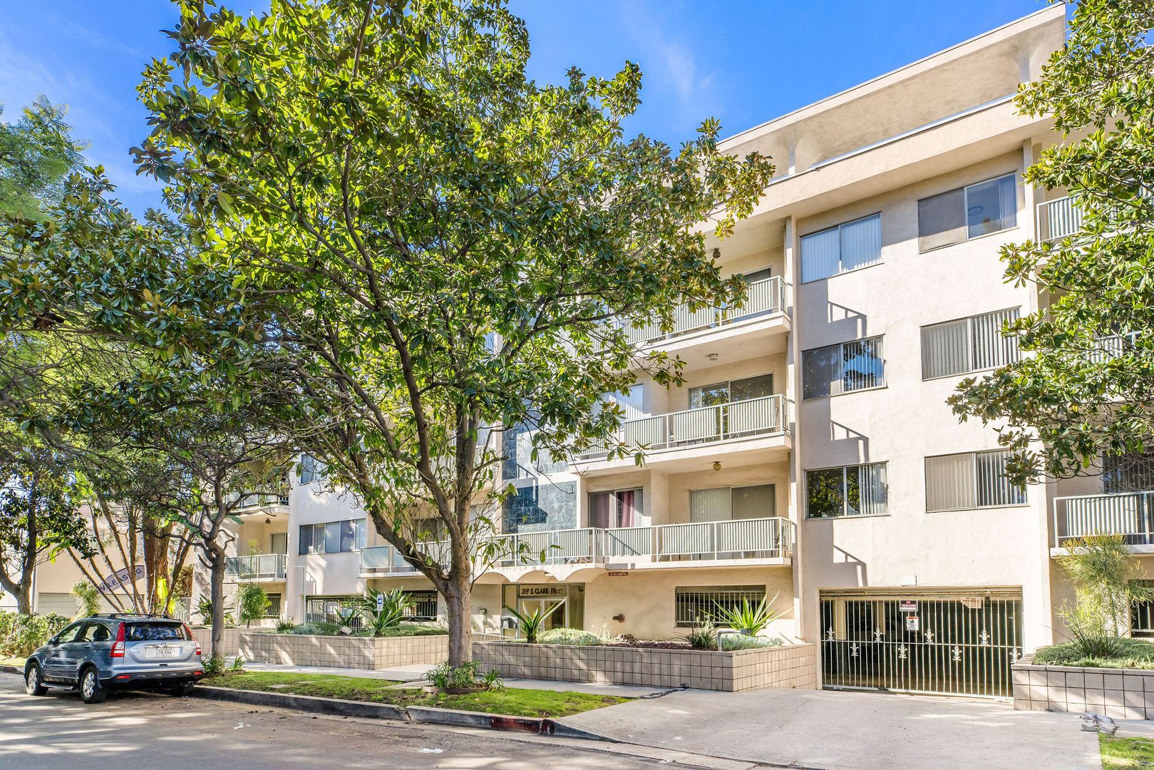 Los Angeles Apartment: 319 S Clark Dr