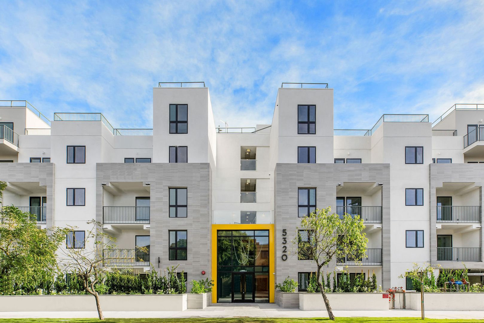 North Hollywood Apartment: 5320 Cartwright Ave