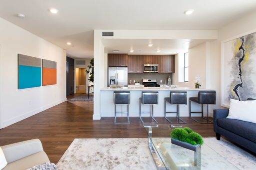 H Wood: Modern 3bed|2bath ~ Parking Included ~ Balcony ~ Minutes away from Sunset Blvd – photo 1