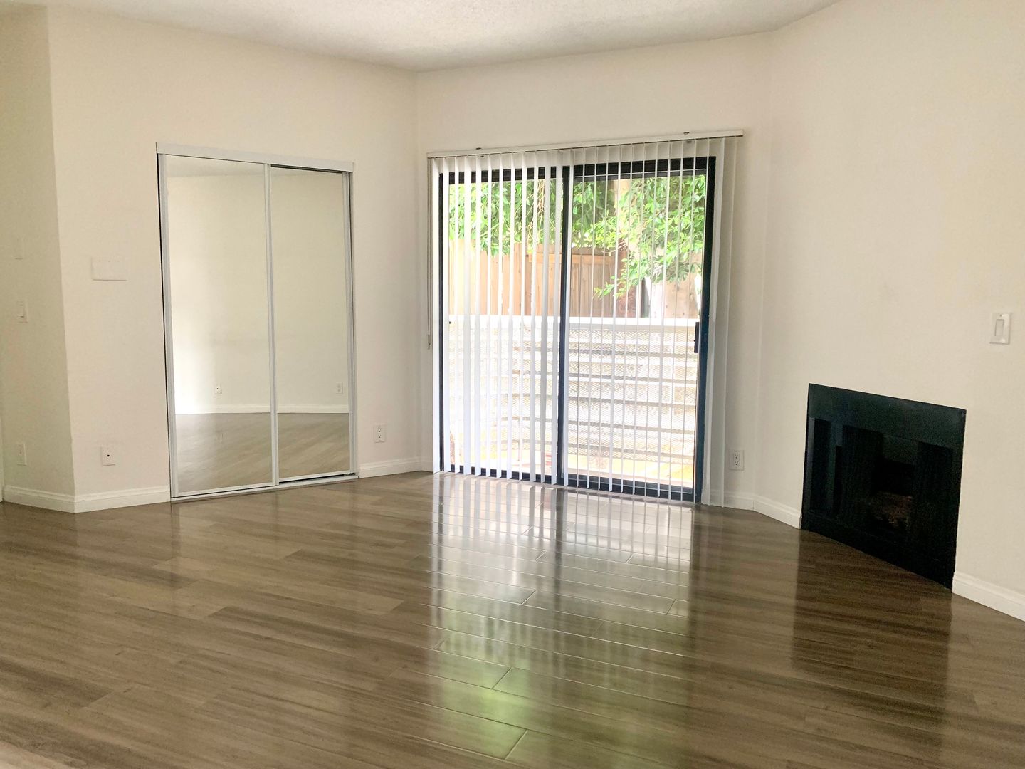 Venice Apartment: 2724 Abbot Kinney Blvd