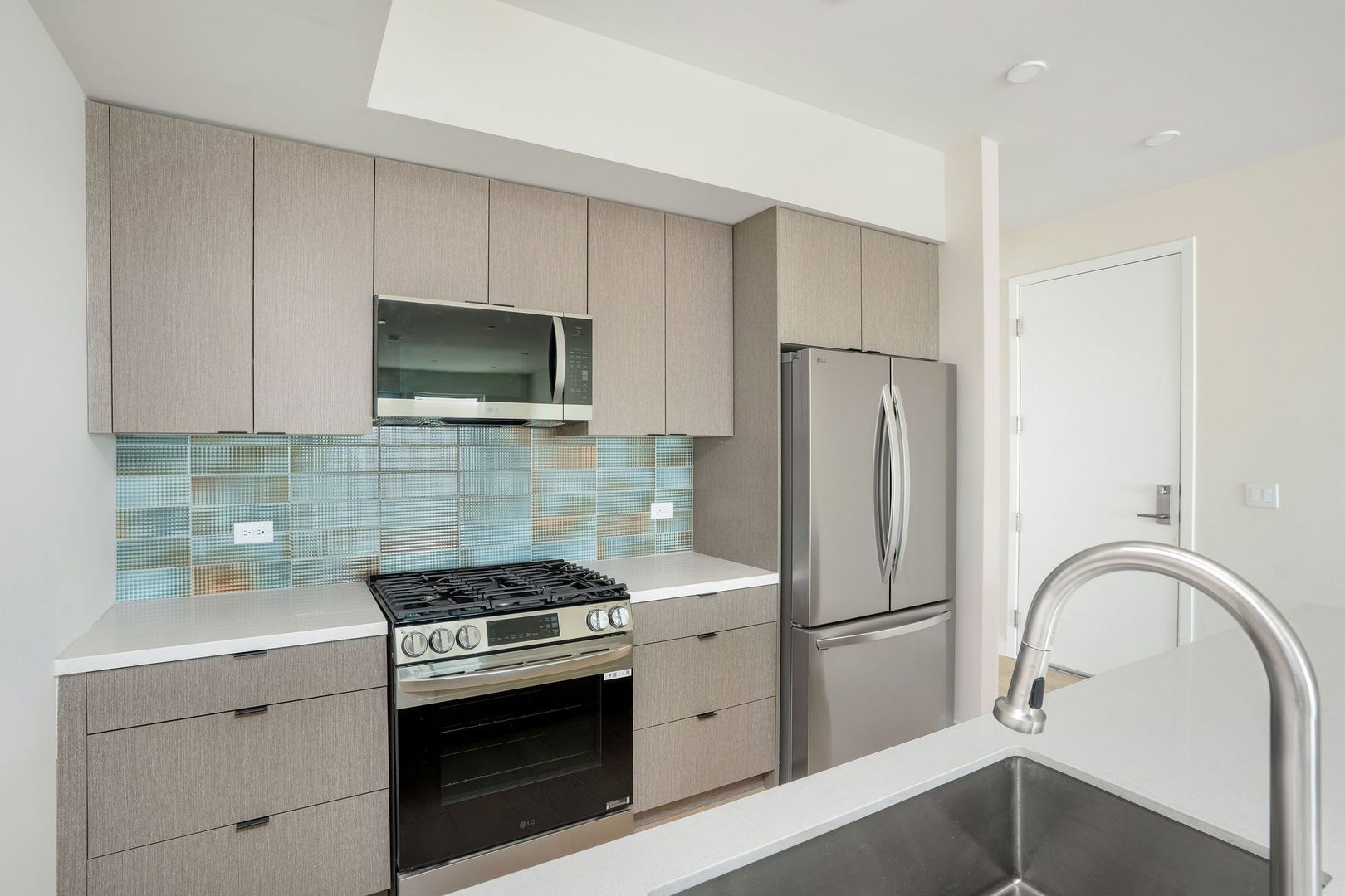 North Hollywood Apartment: 5320 Cartwright Ave