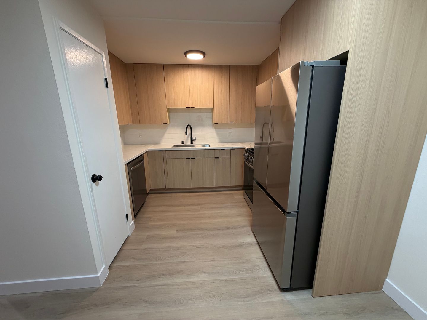 Venice Apartment: 2724 Abbot Kinney Blvd