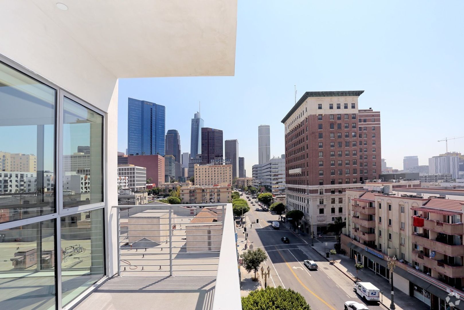 Los Angeles Apartment: 1331 W 7th St