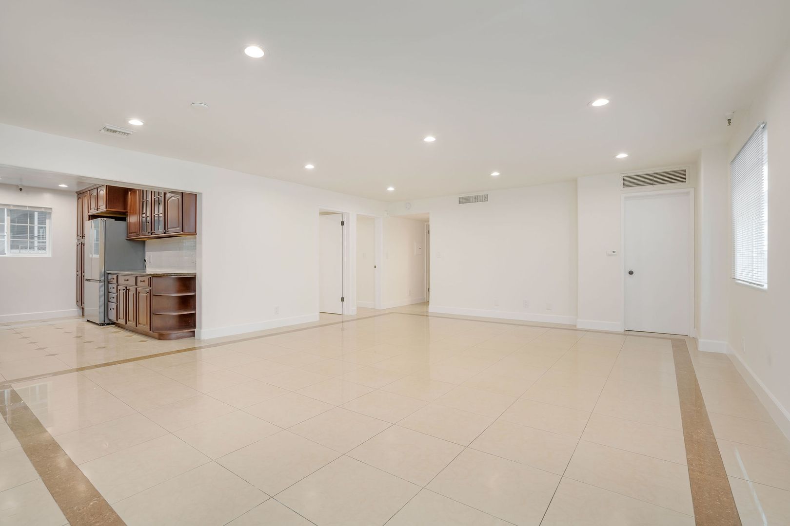 Los Angeles Apartment: 317 S Hamel Rd