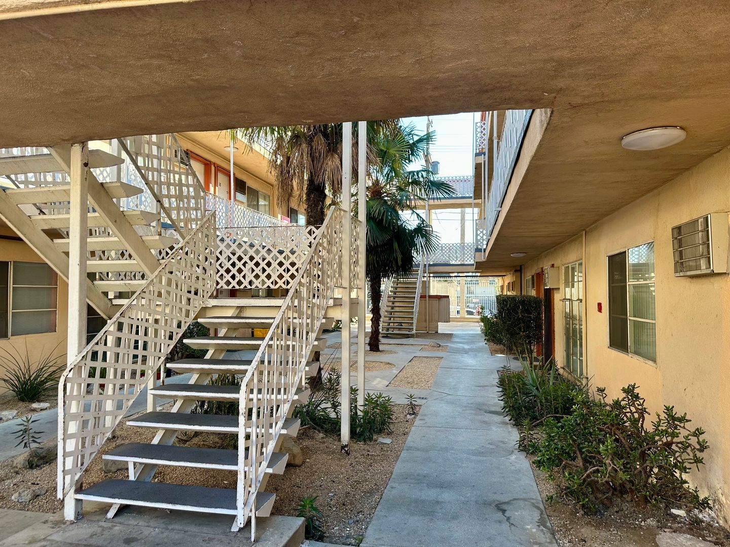 15525 Nordhoff St 4 of 6
