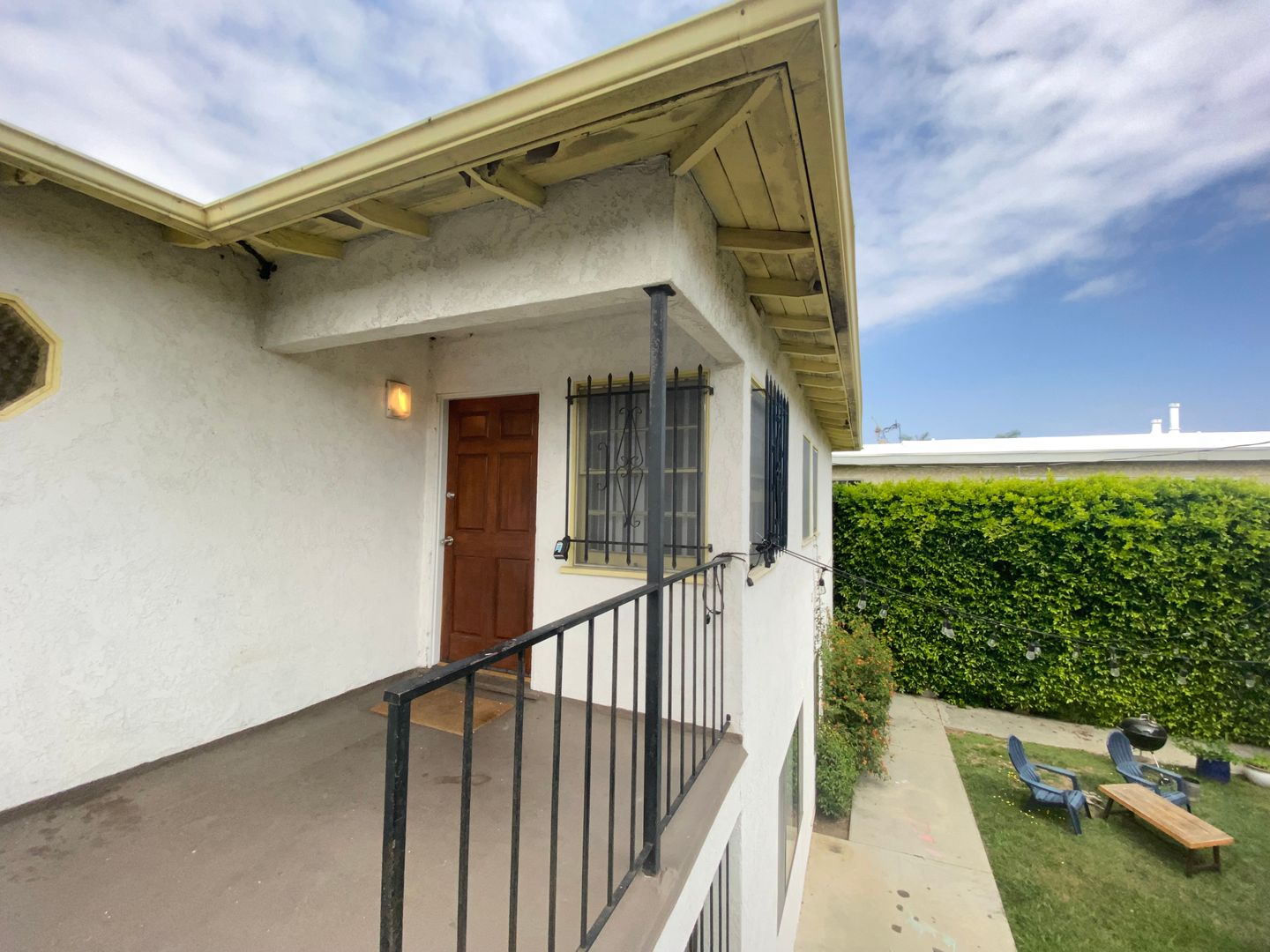 Venice Apartment: 354-360 Rennie Ave