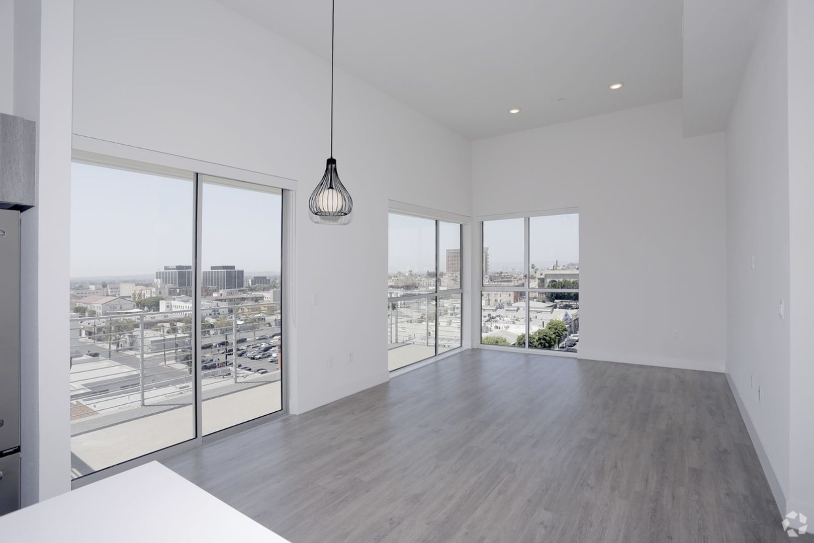 Los Angeles Apartment: 1331 W 7th St