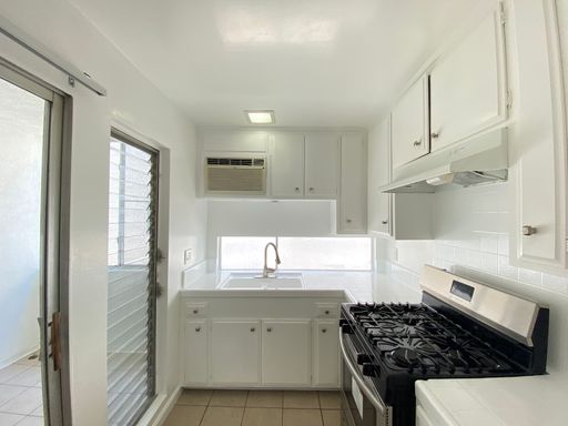 Spacious 2 Bed|2 Bath ~ Community Pool ~ Secure Parking Included ~ Prime LA Location – photo 1