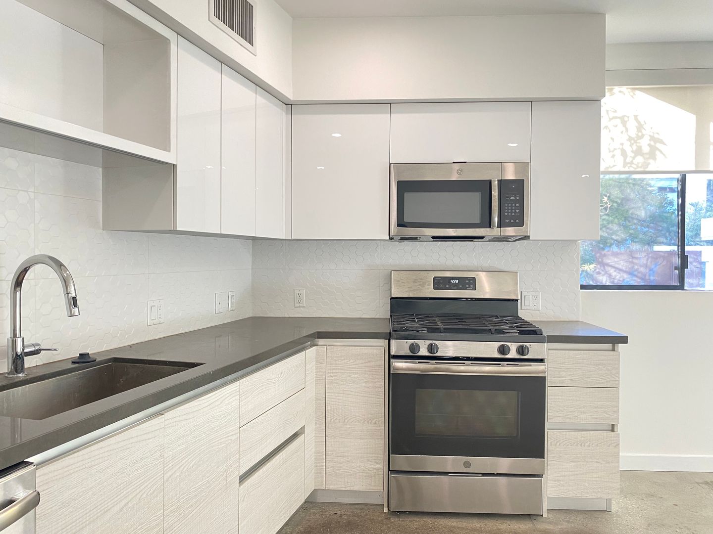 Los Angeles Apartment: 2409 Griffith Park Blvd