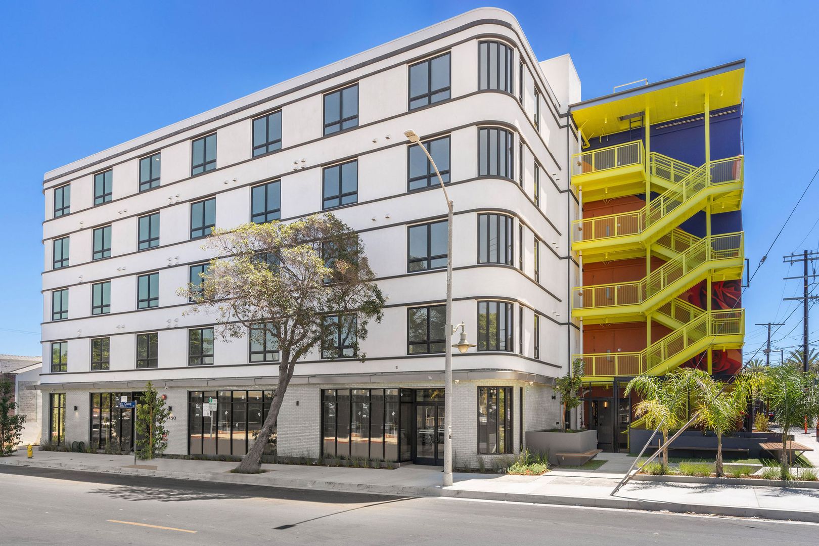Los Angeles Apartment: 3450 W 43rd St