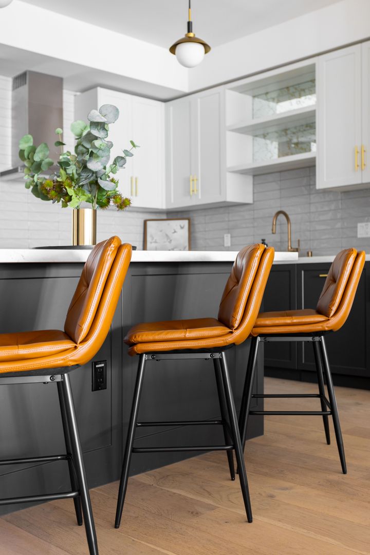 Los Angeles Apartment: 1333 S Orange Grove Ave