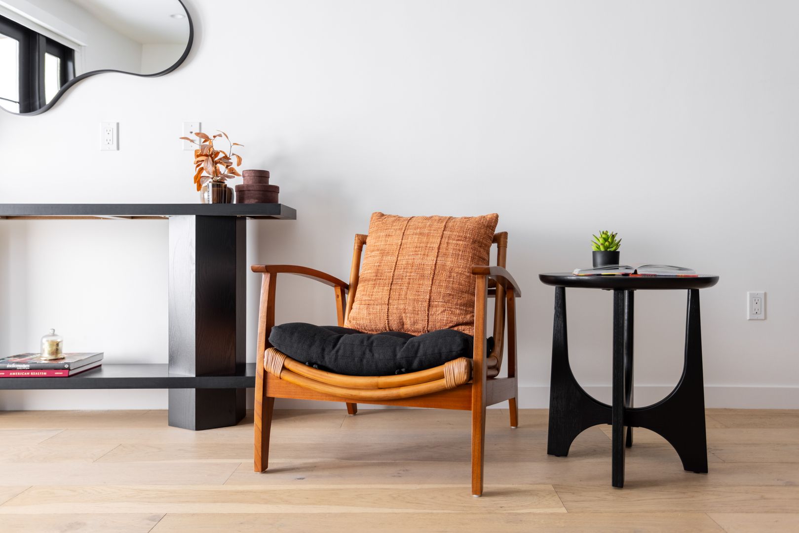 Los Angeles Apartment: 1333 S Orange Grove Ave