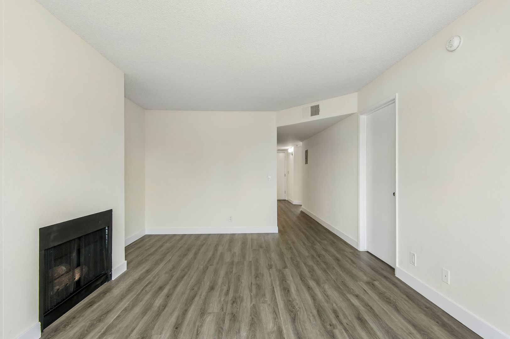 Venice Apartment: 2724 Abbot Kinney Blvd
