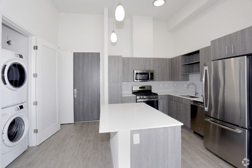 2bed|2bath ~ In-Unit Laundry ~ Free Parking~ Great Views ~ Offering 6 Weeks FREE – photo 1
