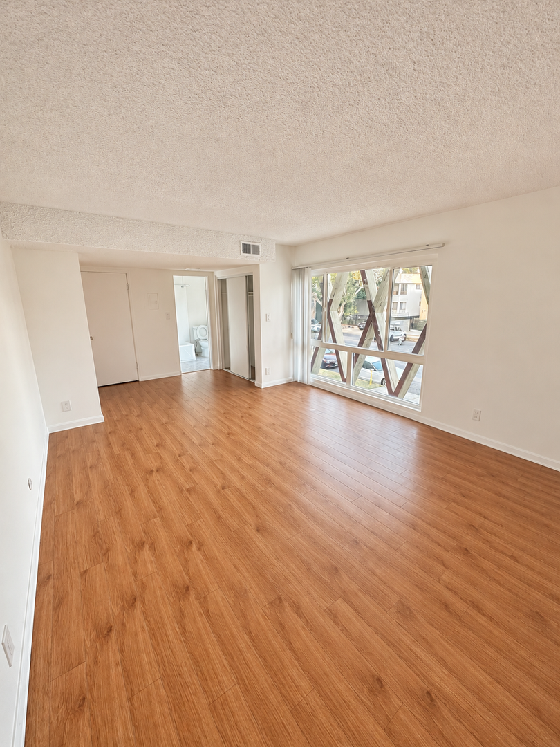 511 N Kenmore Ave 7 of 12