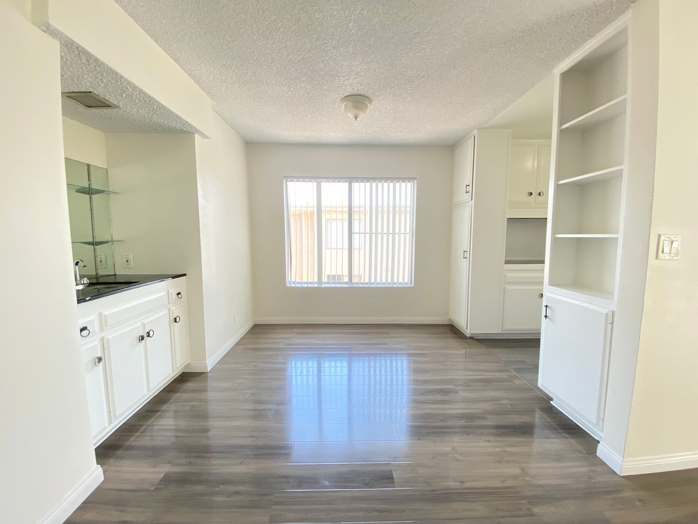 Los Angeles Apartment: 319 S Clark Dr