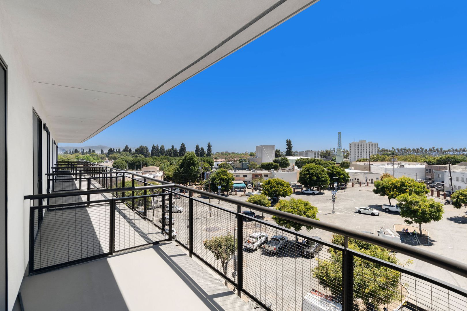 Los Angeles Apartment: 3450 W 43rd St