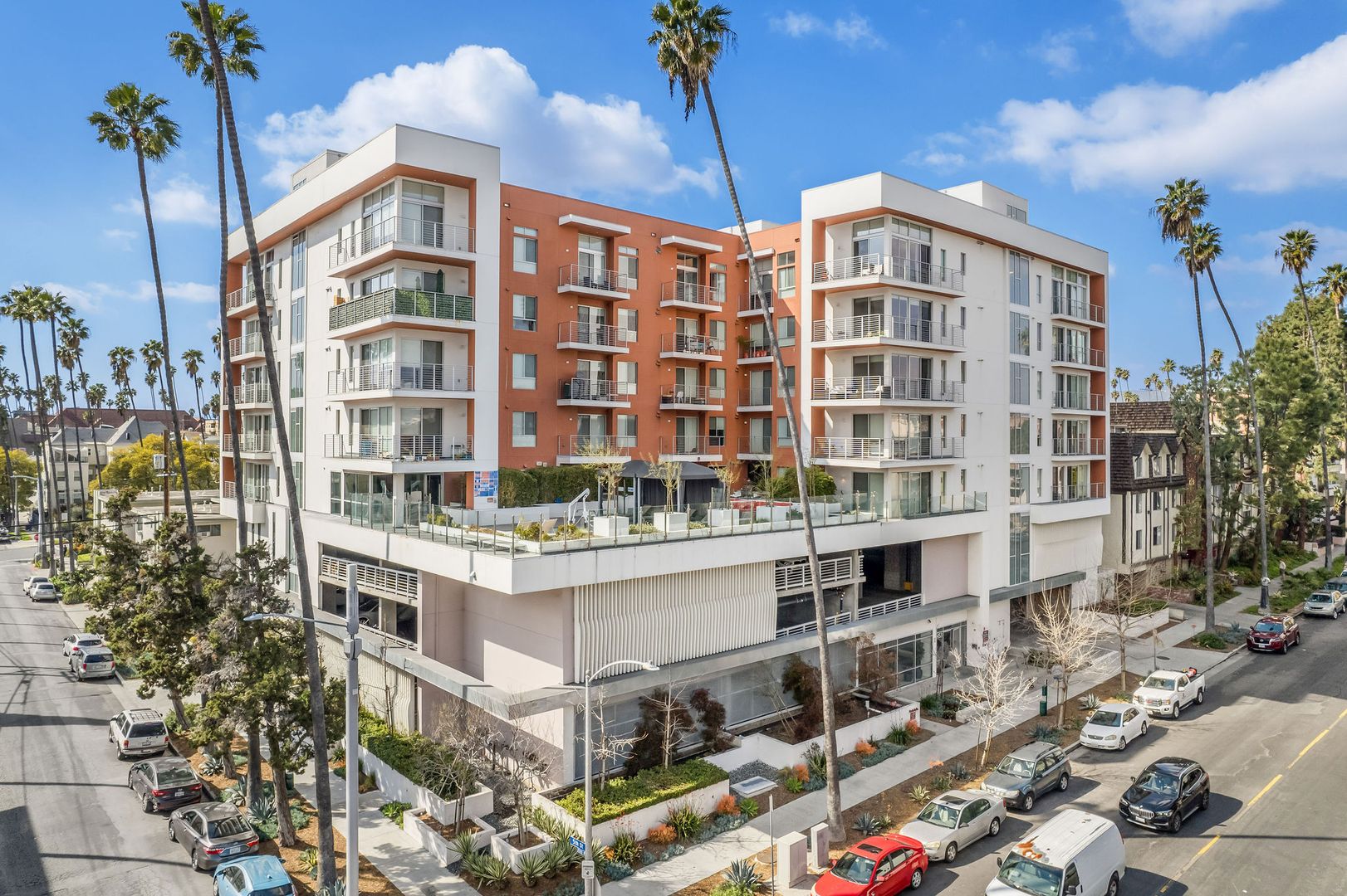 Los Angeles Apartment: 453 S Kenmore Ave