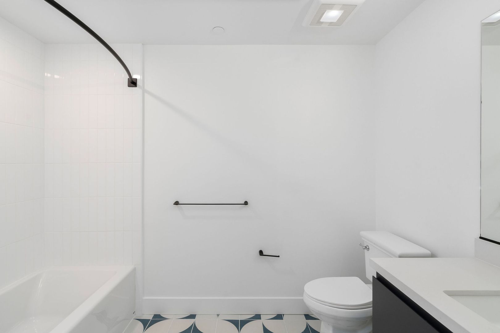 Los Angeles Apartment: 3450 W 43rd St