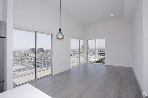 Seven West DTLA: Spacious 2bed|2bath ~ Large Windows ~ Corner Unit – photo 1