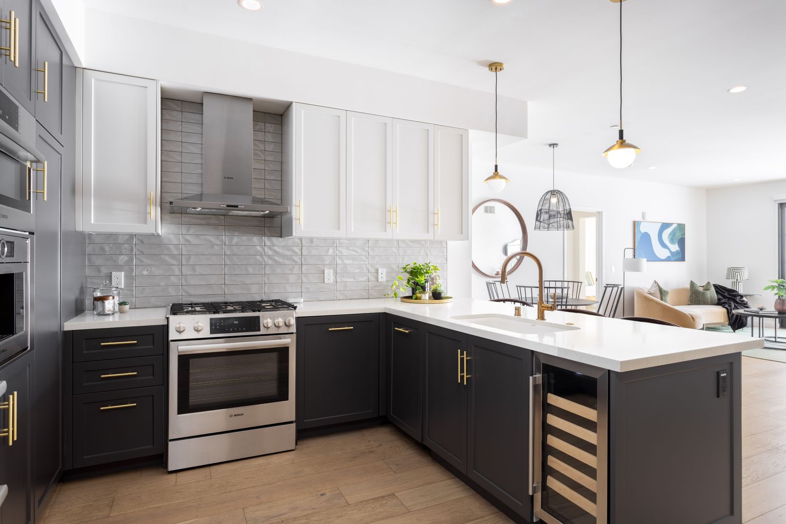 Los Angeles Apartment: 1333 S Orange Grove Ave